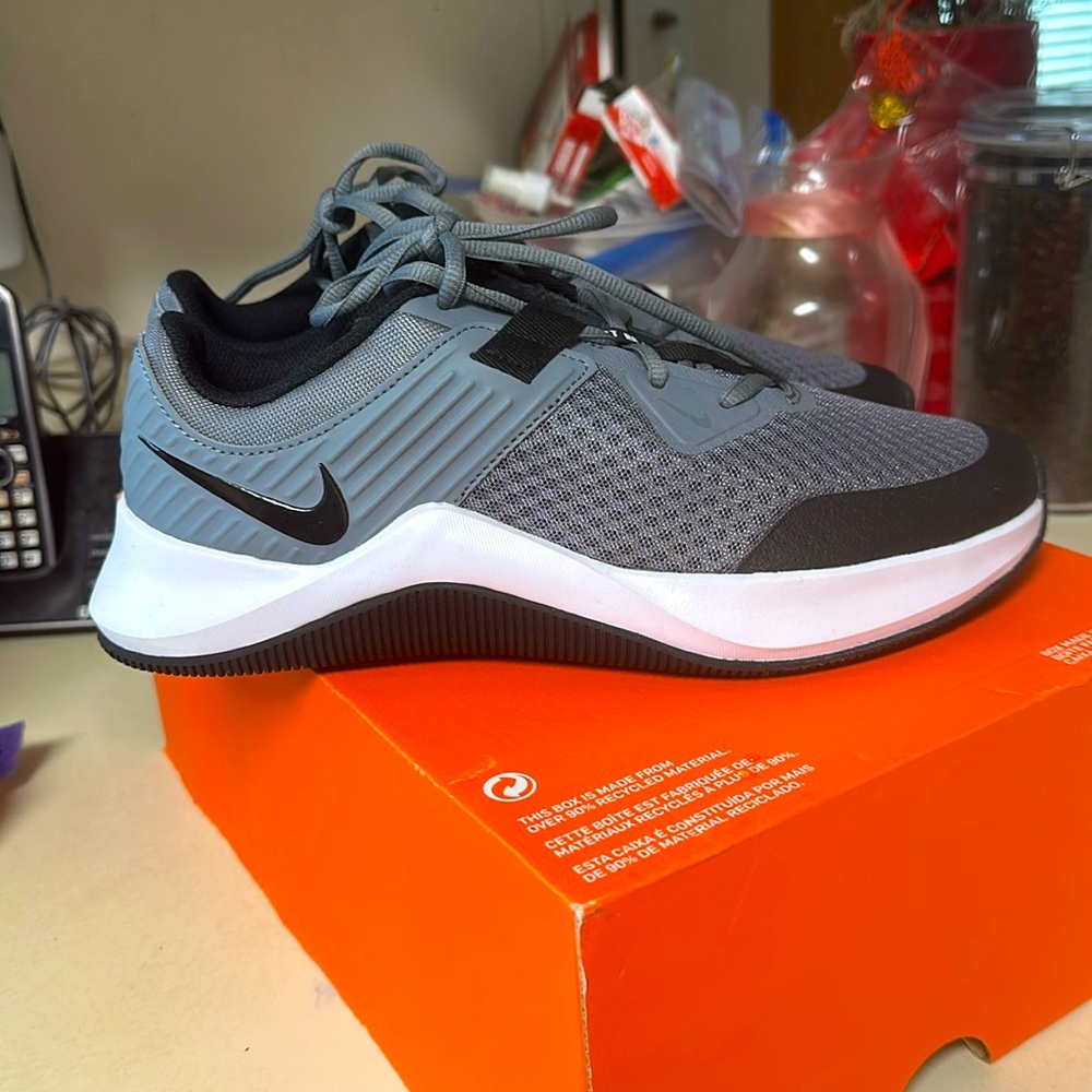 Brand new,never worn Nike Mc trainer man size 8.